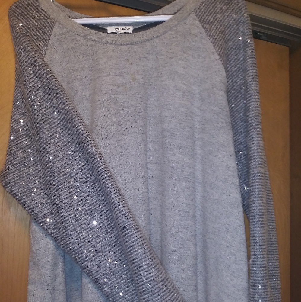 Eyeshadow Glittery sweater